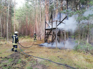 F1 brennt Hochsitz