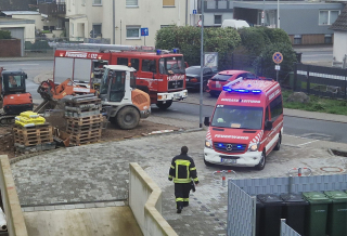 Person im Aufzug eingeschlossen