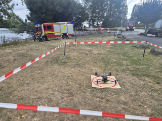 Ölfilm auf dem Main im Bereich Mühlheimer Fähre